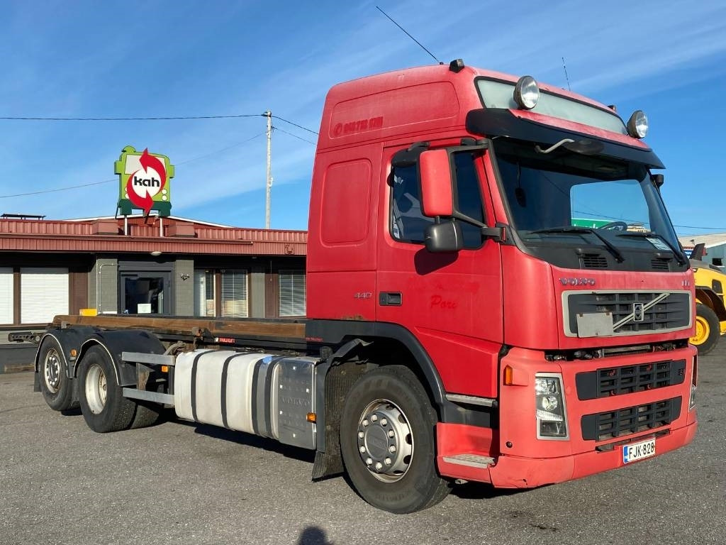 Volvo FM 13 440 - Camião transportador de contêineres/ Caixa móvel: foto 2 Volvo FM 13 440 - Camião transportador de contêineres/ Caixa móvel: foto 2