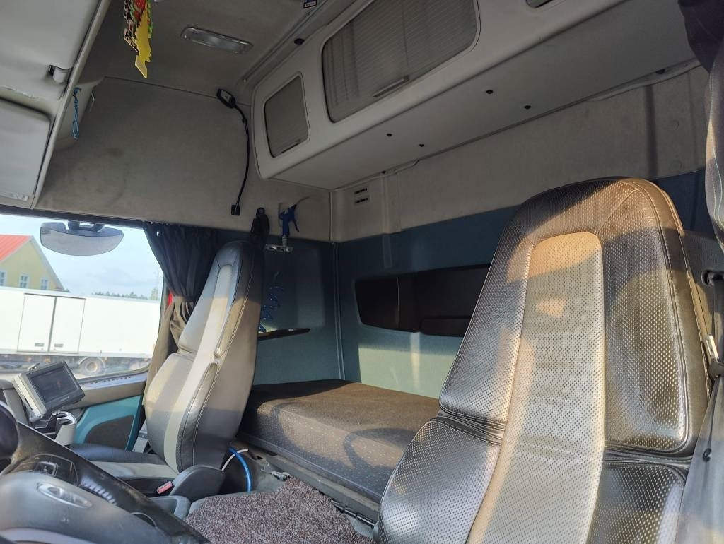 Camião transportador de contêineres/ Caixa móvel Volvo FM 500: foto 17
