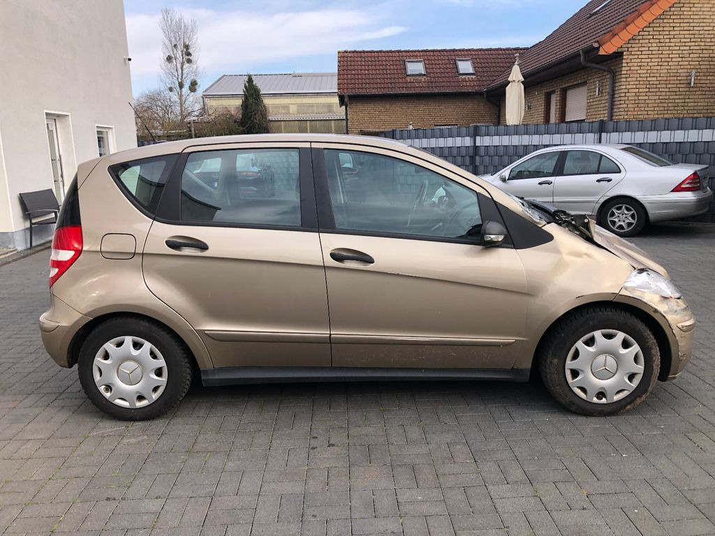 Mercedes-Benz A 150 A -Klasse A 150 - Automóvel: foto 5 Mercedes-Benz A 150 A -Klasse A 150 - Automóvel: foto 5