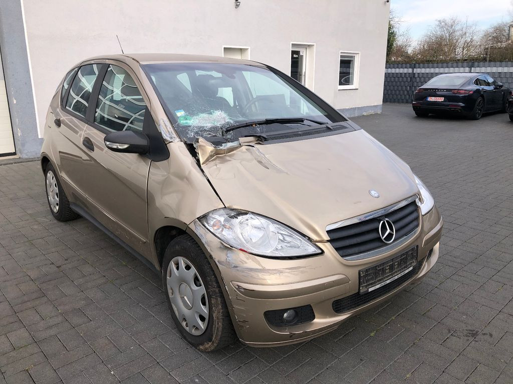 Mercedes-Benz A 150 A -Klasse A 150 - Automóvel: foto 1 Mercedes-Benz A 150 A -Klasse A 150 - Automóvel: foto 1