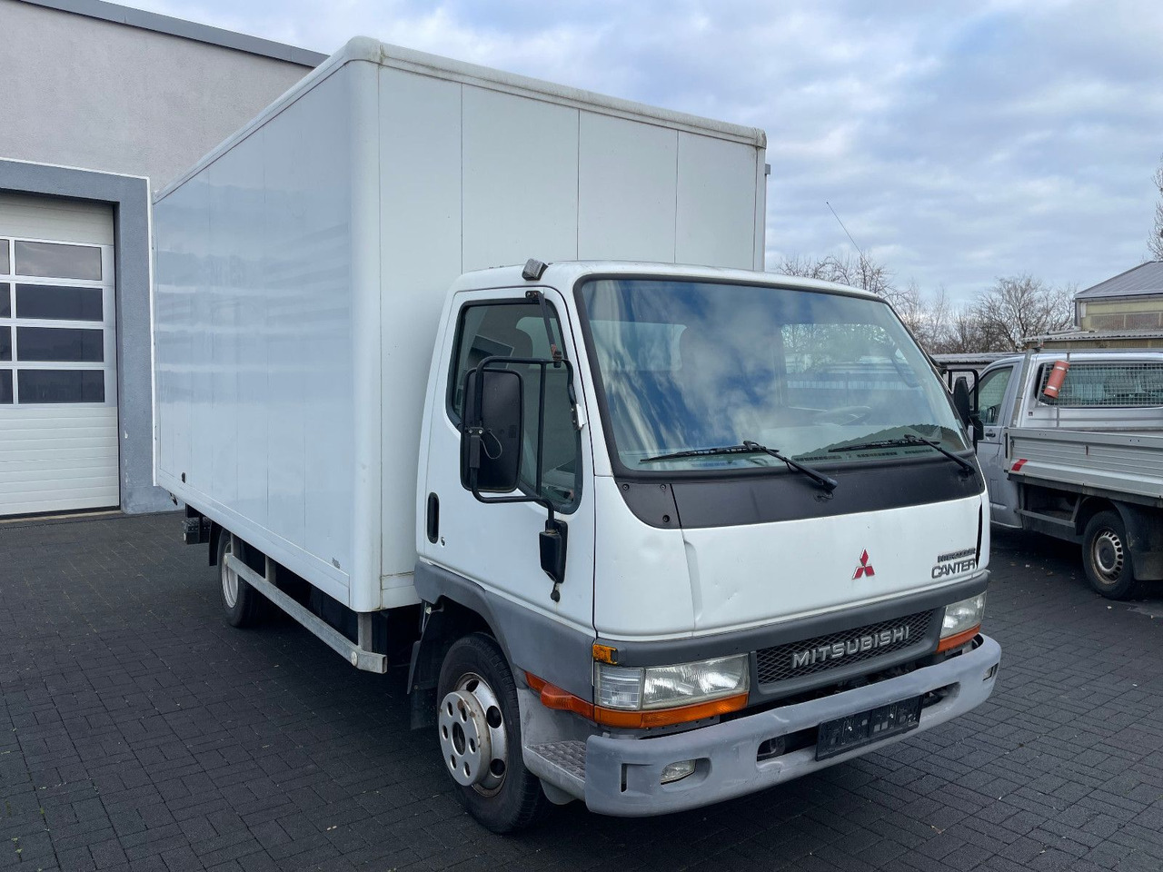 Mitsubishi Canter 3.9D, TE 649 - Carrinha de contentor: foto 1 Mitsubishi Canter 3.9D, TE 649 - Carrinha de contentor: foto 1