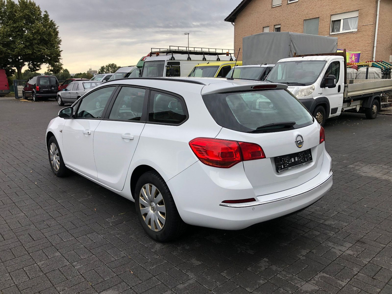 Opel Astra J 1.6 CDTi Sports Tourer Edition - Carrinha: foto 4 Opel Astra J 1.6 CDTi Sports Tourer Edition - Carrinha: foto 4