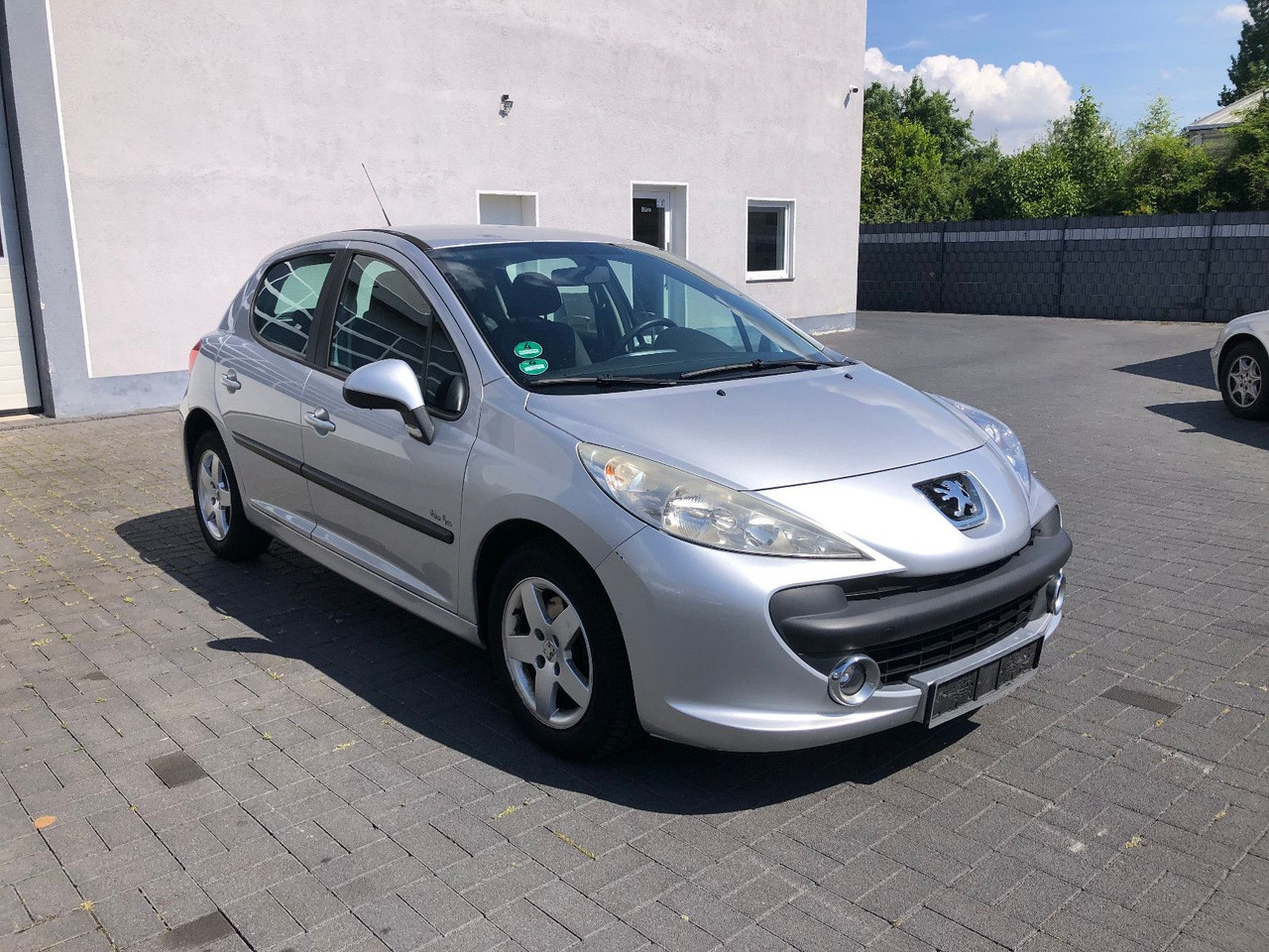 Peugeot 207 Urban Move 1.4i - Sedan: foto 1 Peugeot 207 Urban Move 1.4i - Sedan: foto 1