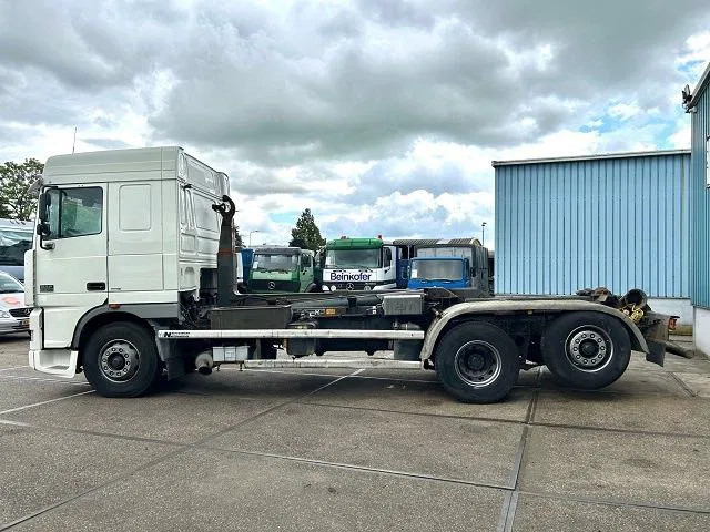 DAF 95.480 XF SPACECAB 6x2 WITH HOOK-ARM SYSTEM (EURO 3 / ZF16 MANUAL GEARBOX / ZF-INTARDER / STEEL-/AIR SUSPENSION / AIRCONDITIONIN - Camião polibenne: foto 5 DAF 95.480 XF SPACECAB 6x2 WITH HOOK-ARM SYSTEM (EURO 3 / ZF16 MANUAL GEARBOX / ZF-INTARDER / STEEL-/AIR SUSPENSION / AIRCONDITIONIN - Camião polibenne: foto 5