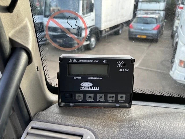 Camião isotérmico DAF CF 65.250 COOLING TRUCK WITH CARRIER D/E COOLER (EURO 5 / AS-TRONIC / 2.500 KG. LOADING PLATFORM): foto 9