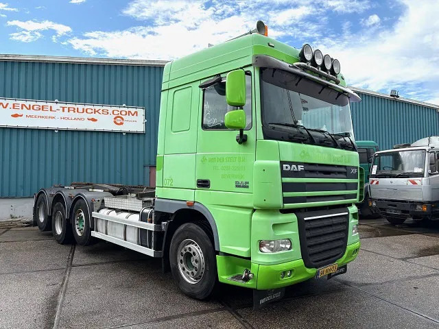 DAF XF 105.460 8x2 CHASSIS WITH MULTILIFT SYSTEM (ZF16 MANUAL GEARBOX / MX-BRAKE / 9.000 KG. FRONT-AXLE / LIFT-AXLES / FRIDGE / ETC. - Camião transportador de contêineres/ Caixa móvel: foto 2 DAF XF 105.460 8x2 CHASSIS WITH MULTILIFT SYSTEM (ZF16 MANUAL GEARBOX / MX-BRAKE / 9.000 KG. FRONT-AXLE / LIFT-AXLES / FRIDGE / ETC. - Camião transportador de contêineres/ Caixa móvel: foto 2