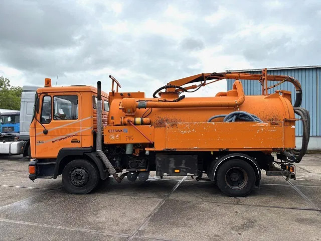 MAN F 15.192 (6-CILINDER) WITH GEESINK VACUUM TANK (MANUAL GEARBOX / P.T.O.) ORIGINAL DUTCH TRUCK - Caminhão limpa fossa: foto 5 MAN F 15.192 (6-CILINDER) WITH GEESINK VACUUM TANK (MANUAL GEARBOX / P.T.O.) ORIGINAL DUTCH TRUCK - Caminhão limpa fossa: foto 5