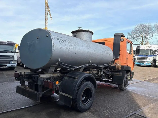 Mercedes-Benz 914 KO RHD 4x2 FULL STEEL TANK TRUCK (6-CILINDER ENGINE / MANUAL GEARBOX / FULL STEEL SUSPENSION) - Camião cisterna: foto 3 Mercedes-Benz 914 KO RHD 4x2 FULL STEEL TANK TRUCK (6-CILINDER ENGINE / MANUAL GEARBOX / FULL STEEL SUSPENSION) - Camião cisterna: foto 3