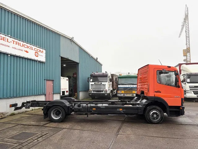 Mercedes-Benz Atego 823L DAY CAB (6-CILINDER) 4x2 CHASSIS (MANUAL GEARBOX / SPER DIFFERENTIAL / 6-CILINDER ENGINE) - Camião chassi: foto 4 Mercedes-Benz Atego 823L DAY CAB (6-CILINDER) 4x2 CHASSIS (MANUAL GEARBOX / SPER DIFFERENTIAL / 6-CILINDER ENGINE) - Camião chassi: foto 4