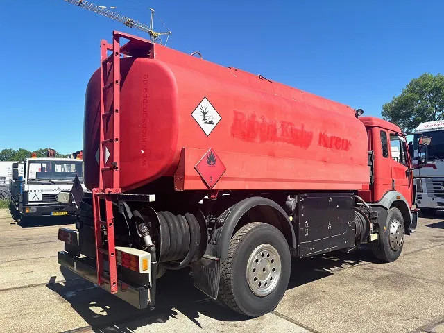 Mercedes-Benz SK 1726 (ORIGINAL GERMAN) 13.500 LITER TANK TRUCK (ZF16 MANUAL GEARBOX / FULL STEEL SUSPENSION / REDUCTION AXLE / ANALOG COUNTER - Camião cisterna: foto 3 Mercedes-Benz SK 1726 (ORIGINAL GERMAN) 13.500 LITER TANK TRUCK (ZF16 MANUAL GEARBOX / FULL STEEL SUSPENSION / REDUCTION AXLE / ANALOG COUNTER - Camião cisterna: foto 3