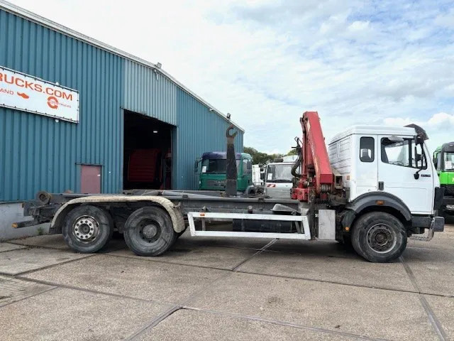 Mercedes-Benz SK 2527 6x2 HOOK-ARM SYSTEM WITH HMF CRANE (V6 ENGINE / ZF MANUAL GEARBOX / REDUCTION AXLE / STEEL SUSPENSION / P.T.O.) - Camião polibenne, Camião grua: foto 4 Mercedes-Benz SK 2527 6x2 HOOK-ARM SYSTEM WITH HMF CRANE (V6 ENGINE / ZF MANUAL GEARBOX / REDUCTION AXLE / STEEL SUSPENSION / P.T.O.) - Camião polibenne, Camião grua: foto 4