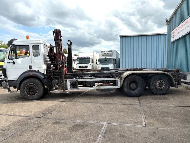 Mercedes-Benz SK 2527 6x2 HOOK-ARM SYSTEM WITH HMF CRANE (V6 ENGINE / ZF MANUAL GEARBOX / REDUCTION AXLE / STEEL SUSPENSION / P.T.O.) - Camião polibenne, Camião grua: foto 5 Mercedes-Benz SK 2527 6x2 HOOK-ARM SYSTEM WITH HMF CRANE (V6 ENGINE / ZF MANUAL GEARBOX / REDUCTION AXLE / STEEL SUSPENSION / P.T.O.) - Camião polibenne, Camião grua: foto 5