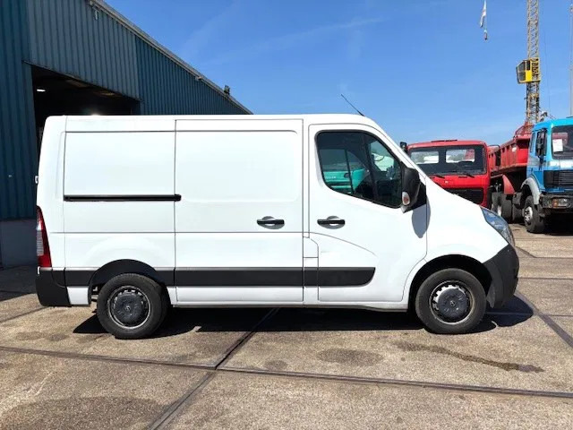 Opel Movano T3300 2.4CDTI L1H1 (EURO 6 / 6 GEARS MANUAL GEARBOX / AIRCONDITIONING / APPLE CARPLAY / REAR VIEW CAMERA / ETC) - Furgão compacto: foto 4 Opel Movano T3300 2.4CDTI L1H1 (EURO 6 / 6 GEARS MANUAL GEARBOX / AIRCONDITIONING / APPLE CARPLAY / REAR VIEW CAMERA / ETC) - Furgão compacto: foto 4