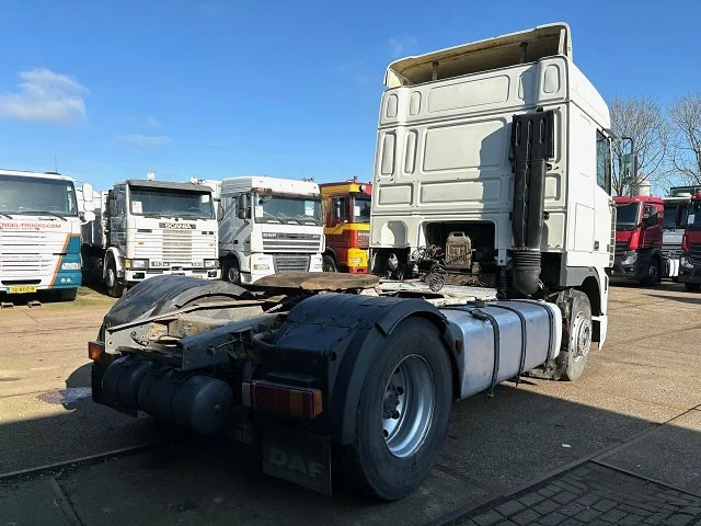 DAF 95.380 XF SPACECAB (EURO 2 / ZF16 MANUAL GEARBOX / D.E.B. ENGINE BRAKE / AIRCONDITIONING) - Tractor: foto 3 DAF 95.380 XF SPACECAB (EURO 2 / ZF16 MANUAL GEARBOX / D.E.B. ENGINE BRAKE / AIRCONDITIONING) - Tractor: foto 3