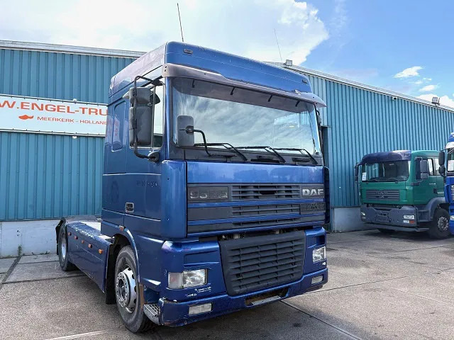 DAF 95.380 XF SPACECAB (EURO 2 / ZF16 MANUAL GEARBOX / HYDRAULIC KIT / P.T.O. / SIDE SKIRTS / AIRCONDITIONING) - Tractor: foto 2 DAF 95.380 XF SPACECAB (EURO 2 / ZF16 MANUAL GEARBOX / HYDRAULIC KIT / P.T.O. / SIDE SKIRTS / AIRCONDITIONING) - Tractor: foto 2