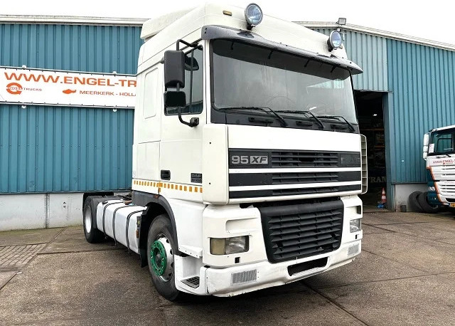 DAF 95.430 XF SPACECAB (EURO 2 / ZF16 MANUAL GEARBOX / ZF-INTARDER / AIRCONDITIONING) - Tractor: foto 3 DAF 95.430 XF SPACECAB (EURO 2 / ZF16 MANUAL GEARBOX / ZF-INTARDER / AIRCONDITIONING) - Tractor: foto 3