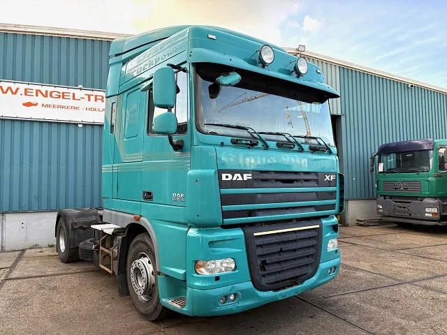 DAF XF 105.460 SPACECAB (EURO 5 / ZF16 MANUAL GEARBOX / P.T.O. / AIRCONDITIONING / FRIDGE UNDER BED / ETC.) - Tractor: foto 2 DAF XF 105.460 SPACECAB (EURO 5 / ZF16 MANUAL GEARBOX / P.T.O. / AIRCONDITIONING / FRIDGE UNDER BED / ETC.) - Tractor: foto 2