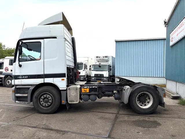 Mercedes-Benz Actros 1840 LS (MP1) (EPS WITH CLUTCH (3 PEDALS) / RETARDER / ROOF SPOILER / ETC.) - Tractor: foto 5 Mercedes-Benz Actros 1840 LS (MP1) (EPS WITH CLUTCH (3 PEDALS) / RETARDER / ROOF SPOILER / ETC.) - Tractor: foto 5