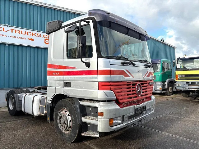 Mercedes-Benz Actros 1843 LS SLEEPERCAB (MP1) (ZF16 MANUAL GEARBOX / REDUCTION AXLE / AIRCONDITIONING / ETC.) - Tractor: foto 2 Mercedes-Benz Actros 1843 LS SLEEPERCAB (MP1) (ZF16 MANUAL GEARBOX / REDUCTION AXLE / AIRCONDITIONING / ETC.) - Tractor: foto 2