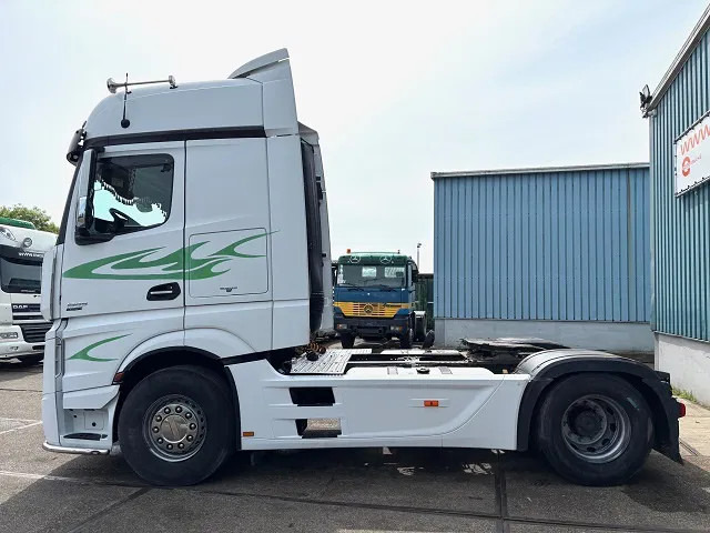 Mercedes-Benz Actros 1845 LS BIGSPACE (RETARDER / EURO 5 / TELLIGENT GEARBOX / FULL SPOILERSET / 2x DIESELTANK / AIRCONDITIONING) - Tractor: foto 5 Mercedes-Benz Actros 1845 LS BIGSPACE (RETARDER / EURO 5 / TELLIGENT GEARBOX / FULL SPOILERSET / 2x DIESELTANK / AIRCONDITIONING) - Tractor: foto 5