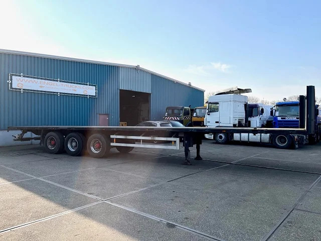 Van Hool 3B1047 13.60M. FLATBED TRAILER WITH 40FT TWISTLOCKS (SAF-AXLES / DISC BRAKES / 40FT TWISTLOCKS) - Semi-reboque plataforma/ Caixa aberta: foto 4 Van Hool 3B1047 13.60M. FLATBED TRAILER WITH 40FT TWISTLOCKS (SAF-AXLES / DISC BRAKES / 40FT TWISTLOCKS) - Semi-reboque plataforma/ Caixa aberta: foto 4