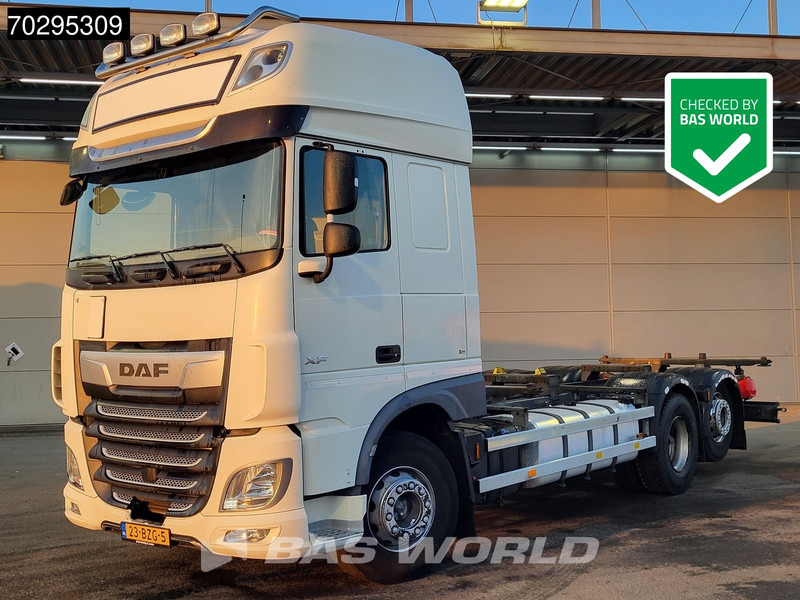 DAF XF 450 XF 6X2 NL-Truck Retarder 2xTanks Lift-axle Standairco ACC Euro 6 - Camião transportador de contêineres/ Caixa móvel: foto 1 DAF XF 450 XF 6X2 NL-Truck Retarder 2xTanks Lift-axle Standairco ACC Euro 6 - Camião transportador de contêineres/ Caixa móvel: foto 1