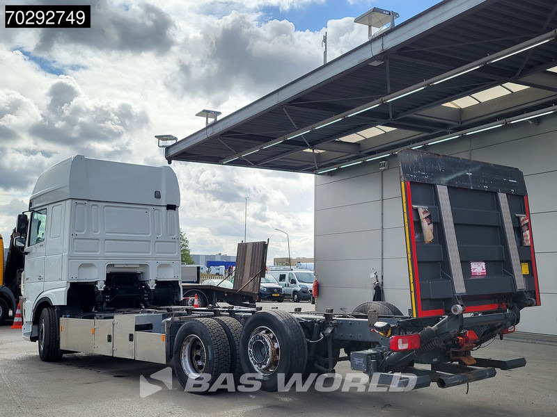 DAF XF 530 XF 6X2 2000kg Ladebordwand Lift+Steering-Axle Navi ACC Euro 6 - Camião chassi: foto 2 DAF XF 530 XF 6X2 2000kg Ladebordwand Lift+Steering-Axle Navi ACC Euro 6 - Camião chassi: foto 2