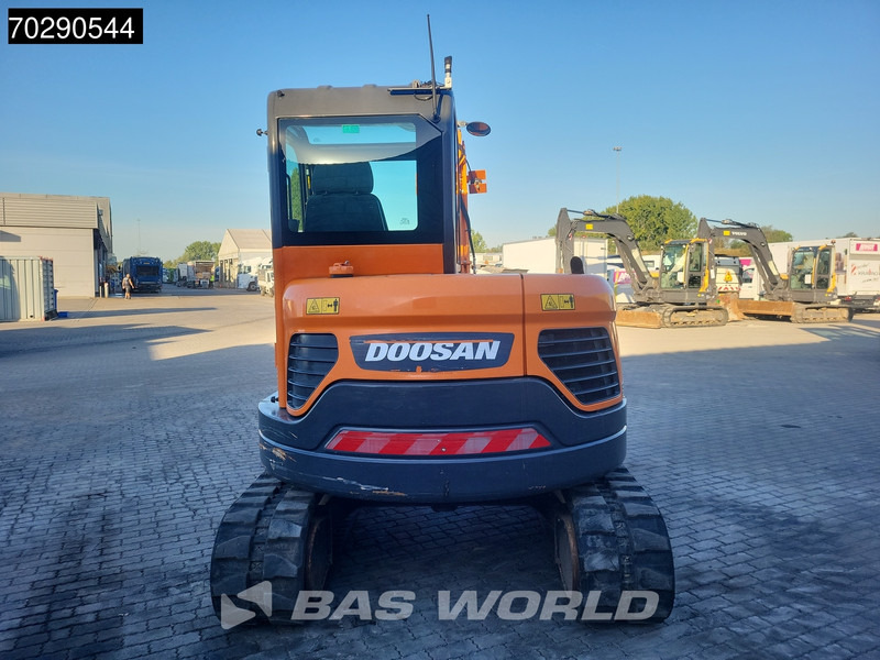 Mini escavadeira Doosan DX63-3: foto 7
