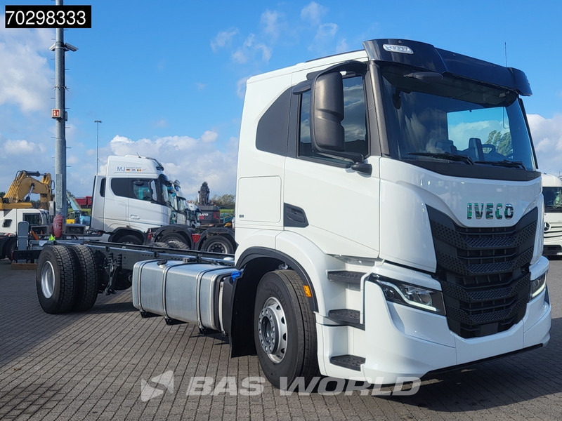 Iveco S-Way 340 4X2 NEW! Chassis Automatic Navi LED Euro 6 - Camião chassi: foto 3 Iveco S-Way 340 4X2 NEW! Chassis Automatic Navi LED Euro 6 - Camião chassi: foto 3