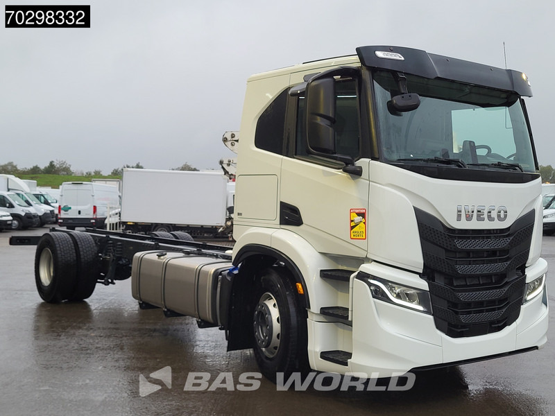Iveco S-Way 340 4X2 NEW chassis! Automatic Navi ACC LED Euro 6 - Camião chassi: foto 3 Iveco S-Way 340 4X2 NEW chassis! Automatic Navi ACC LED Euro 6 - Camião chassi: foto 3