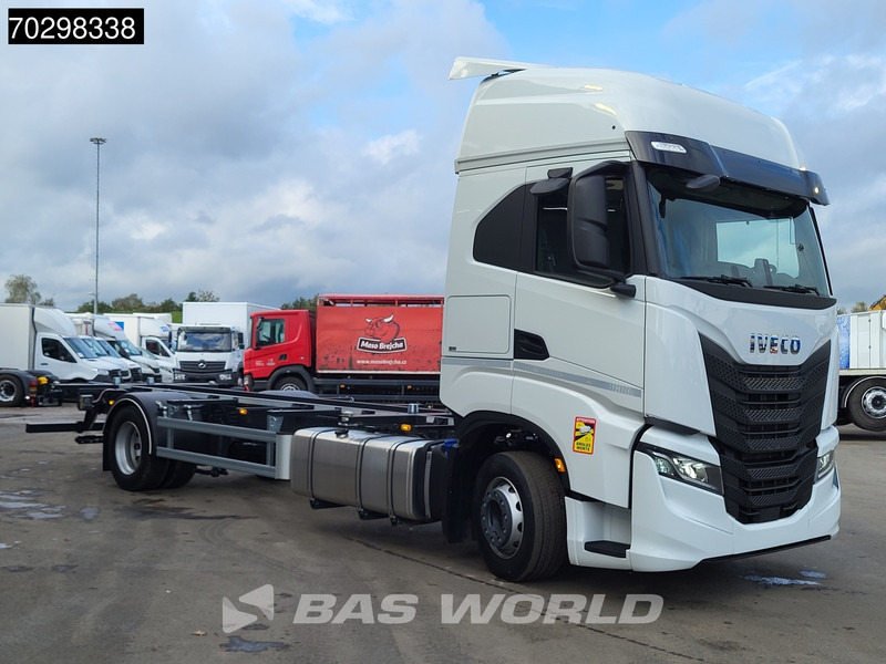 Iveco S-Way 460 4X2 NEW !! BDF Automatic Full air ACC Led Euro 6 - Camião transportador de contêineres/ Caixa móvel: foto 3 Iveco S-Way 460 4X2 NEW !! BDF Automatic Full air ACC Led Euro 6 - Camião transportador de contêineres/ Caixa móvel: foto 3