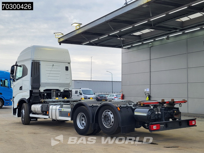 Iveco S-Way 510 6X2 Retarder Full Air Lift Axle BDF Euro 6 - Camião transportador de contêineres/ Caixa móvel: foto 2 Iveco S-Way 510 6X2 Retarder Full Air Lift Axle BDF Euro 6 - Camião transportador de contêineres/ Caixa móvel: foto 2