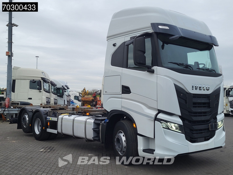 Iveco S-Way 510 6X2 Retarder Full Air Lift Axle BDF Euro 6 - Camião transportador de contêineres/ Caixa móvel: foto 3 Iveco S-Way 510 6X2 Retarder Full Air Lift Axle BDF Euro 6 - Camião transportador de contêineres/ Caixa móvel: foto 3