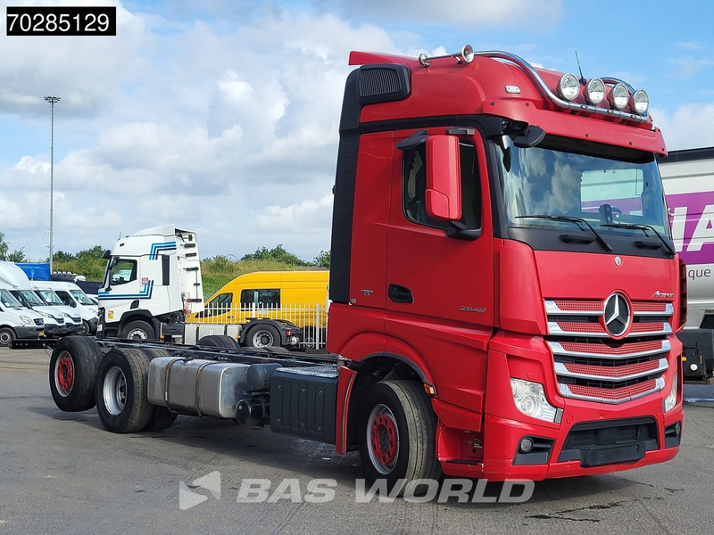 Mercedes-Benz Actros 2548 Actros 6X2 BigSpace Retarder PTO Liftachse Xenon ACC Navi Euro 6 - Camião chassi: foto 3 Mercedes-Benz Actros 2548 Actros 6X2 BigSpace Retarder PTO Liftachse Xenon ACC Navi Euro 6 - Camião chassi: foto 3