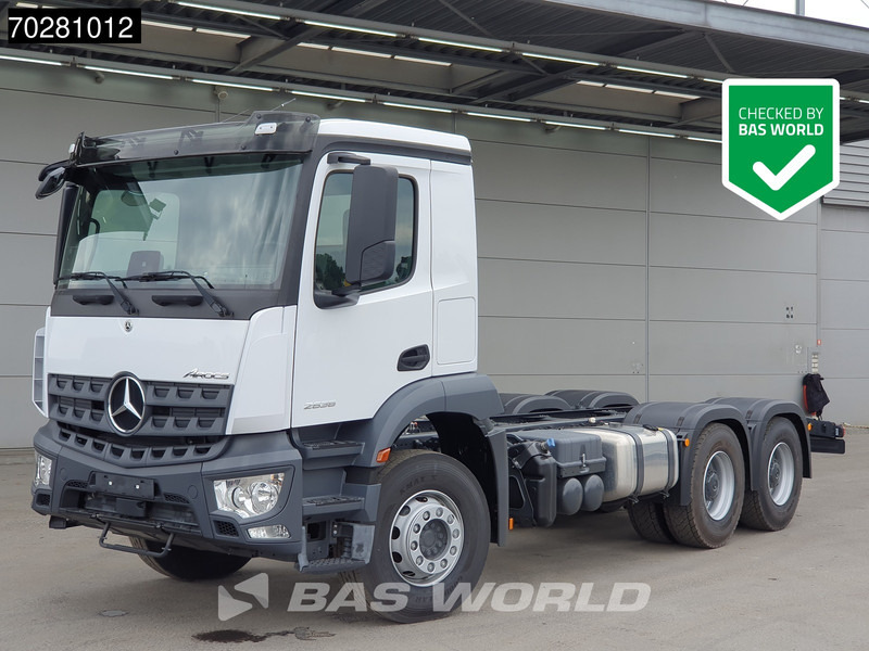 Mercedes-Benz Arocs 2636 6X4 NEW chassis Flange PTO Big-Axle Steelsuspension Euro 6 - Camião chassi: foto 1 Mercedes-Benz Arocs 2636 6X4 NEW chassis Flange PTO Big-Axle Steelsuspension Euro 6 - Camião chassi: foto 1