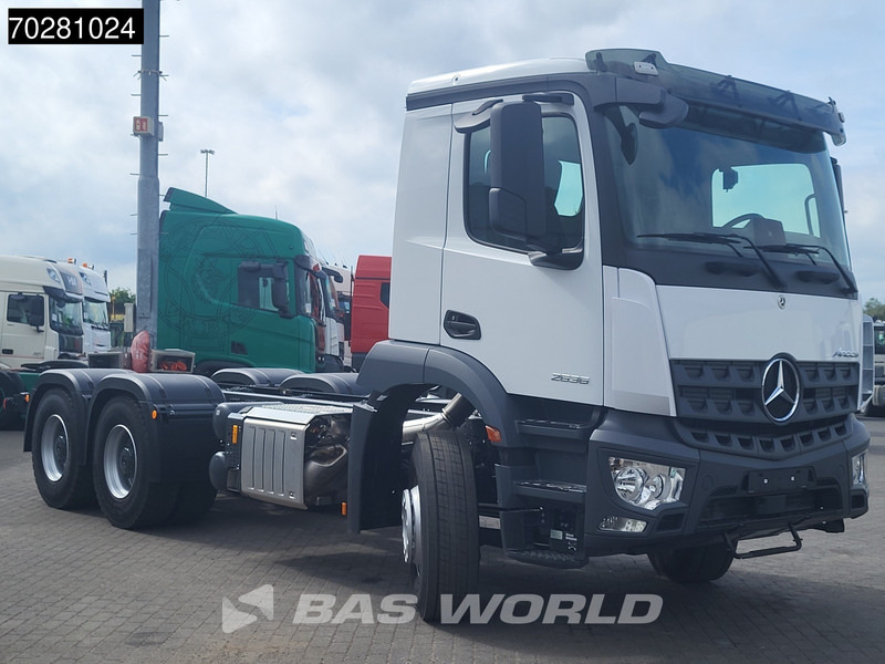 Mercedes-Benz Arocs 2636 6X4 NEW chassis Flywheel PTO Big-Axle Automatic Steelsuspension Euro 6 - Camião chassi: foto 3 Mercedes-Benz Arocs 2636 6X4 NEW chassis Flywheel PTO Big-Axle Automatic Steelsuspension Euro 6 - Camião chassi: foto 3
