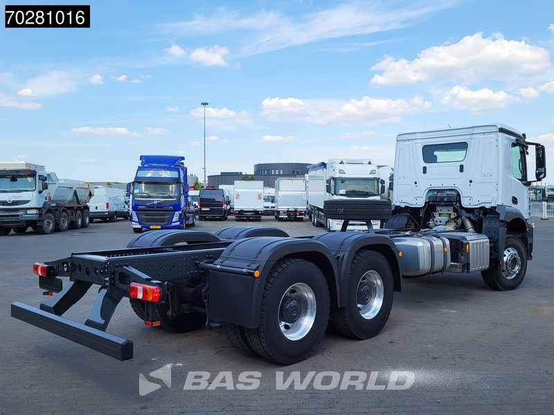 Mercedes-Benz Arocs 2640 6X4 NEW chassis Steel suspension Big-Axle Alcoa Automatic Euro 6 - Camião chassi: foto 5 Mercedes-Benz Arocs 2640 6X4 NEW chassis Steel suspension Big-Axle Alcoa Automatic Euro 6 - Camião chassi: foto 5