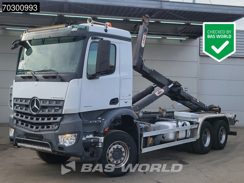 Mercedes-Benz Arocs 3342 6X4 HYVA 26-62-S Hooklift Big-Axle Automatic Euro 6 - Camião polibenne: foto 1 Mercedes-Benz Arocs 3342 6X4 HYVA 26-62-S Hooklift Big-Axle Automatic Euro 6 - Camião polibenne: foto 1