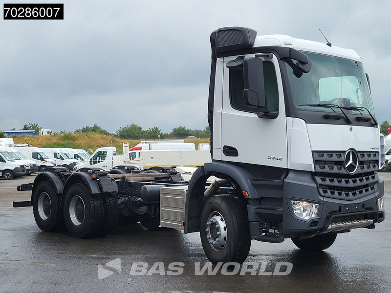 Mercedes-Benz Arocs 3342 6X4 NEW 6x4 chassis Big-Axle Automatic Steel suspension Euro 3 - Camião chassi: foto 3 Mercedes-Benz Arocs 3342 6X4 NEW 6x4 chassis Big-Axle Automatic Steel suspension Euro 3 - Camião chassi: foto 3