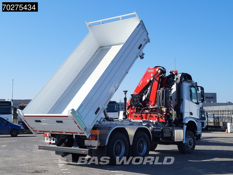 Mercedes-Benz Arocs 3348 6X6 NEW Fassi F255A.2.24 Kran Crane 3-way tipper Navi Euro 6 - Camião basculante, Camião grua: foto 3 Mercedes-Benz Arocs 3348 6X6 NEW Fassi F255A.2.24 Kran Crane 3-way tipper Navi Euro 6 - Camião basculante, Camião grua: foto 3