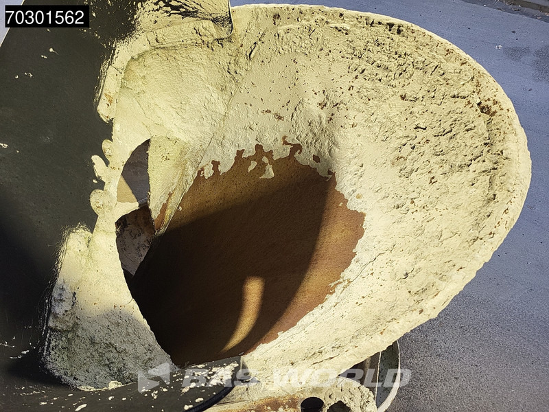 Mercedes-Benz Axor 3240 8X4 9m3 Liebherr mixer Steel suspension Manual Euro 5 - Camião betoneira: foto 5 Mercedes-Benz Axor 3240 8X4 9m3 Liebherr mixer Steel suspension Manual Euro 5 - Camião betoneira: foto 5