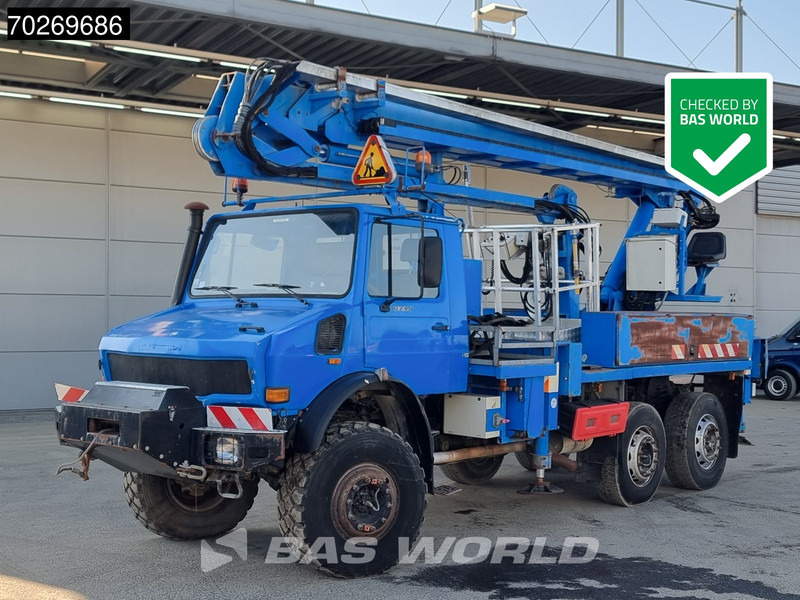 Mercedes-Benz Unimog 6X6 Unimog Engin EGI TP 226 hubarbeitsbühne Manual Euro 2 - Camião grua: foto 1 Mercedes-Benz Unimog 6X6 Unimog Engin EGI TP 226 hubarbeitsbühne Manual Euro 2 - Camião grua: foto 1