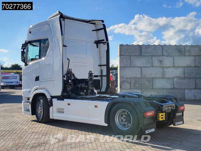 Scania S560 4X2 NEW! Retarder Full-Air 2xTanks Leder Standklima Navi ACC LED - Tractor: foto 2 Scania S560 4X2 NEW! Retarder Full-Air 2xTanks Leder Standklima Navi ACC LED - Tractor: foto 2