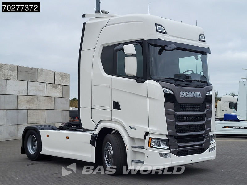 Scania S560 4X2 NEW! Retarder Full-Air 2xTanks Leder Standklima Navi ACC LED - Tractor: foto 3 Scania S560 4X2 NEW! Retarder Full-Air 2xTanks Leder Standklima Navi ACC LED - Tractor: foto 3