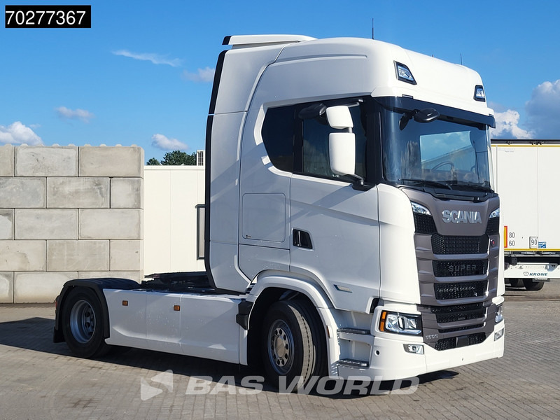 Scania S560 4X2 NEW! Retarder Full-Air 2xTanks Leder Standklima Navi ACC LED - Tractor: foto 3 Scania S560 4X2 NEW! Retarder Full-Air 2xTanks Leder Standklima Navi ACC LED - Tractor: foto 3