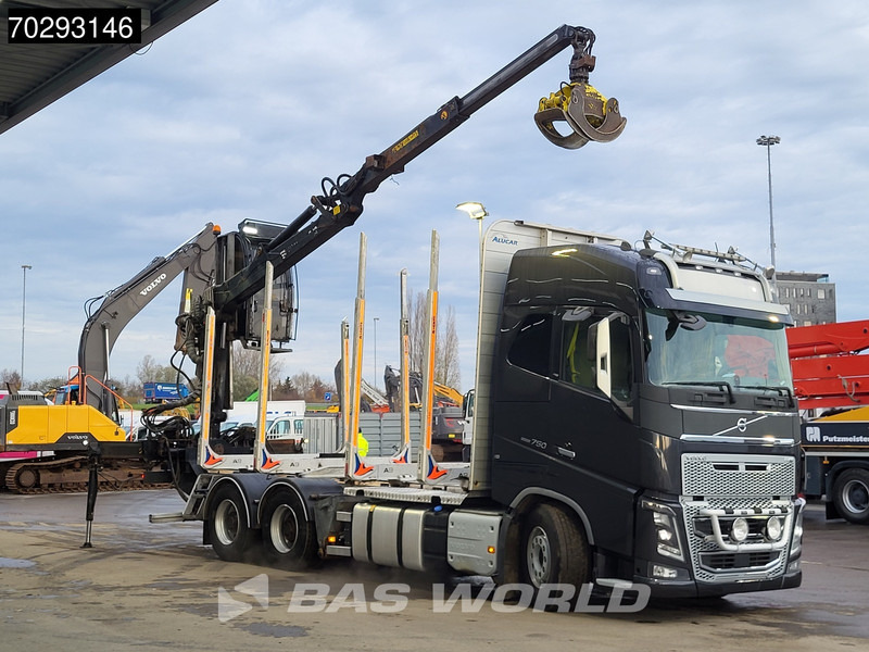 Volvo FH16 750 FH16 6X4 HIAB LOGLIFT F108S 83 Wood crane Retarder VEB+ Big-Axle Euro 6 - Camião de transporte de madeira, Camião grua: foto 3 Volvo FH16 750 FH16 6X4 HIAB LOGLIFT F108S 83 Wood crane Retarder VEB+ Big-Axle Euro 6 - Camião de transporte de madeira, Camião grua: foto 3