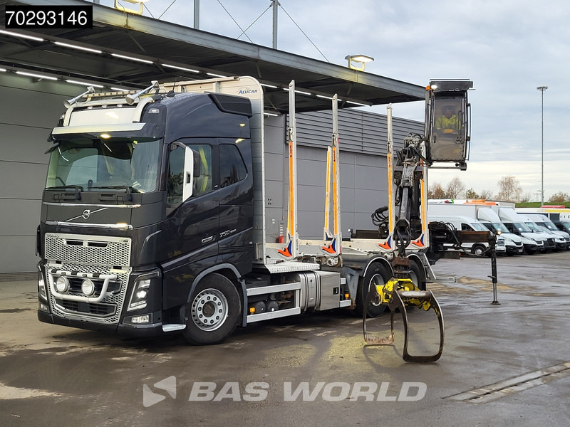 Volvo FH16 750 FH16 6X4 HIAB LOGLIFT F108S 83 Wood crane Retarder VEB+ Big-Axle Euro 6 - Camião de transporte de madeira, Camião grua: foto 5 Volvo FH16 750 FH16 6X4 HIAB LOGLIFT F108S 83 Wood crane Retarder VEB+ Big-Axle Euro 6 - Camião de transporte de madeira, Camião grua: foto 5