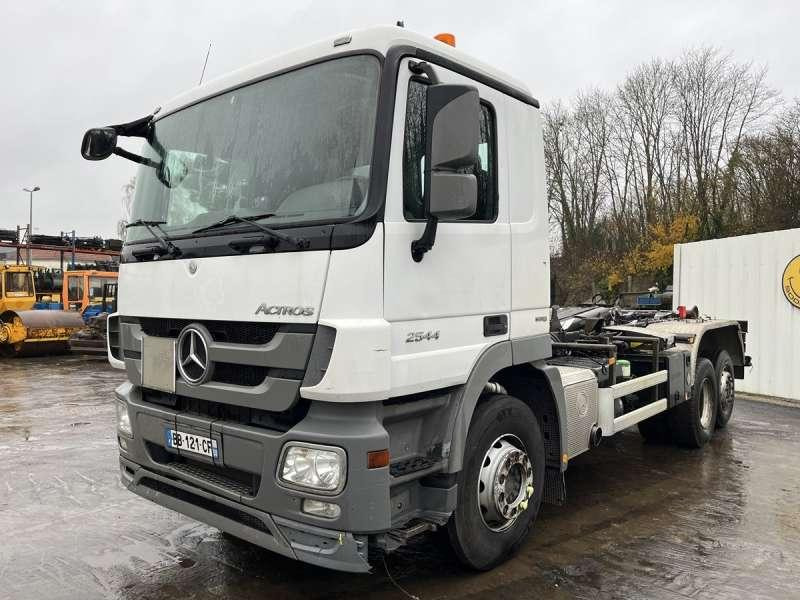 Mercedes ACTROS 2544 - Camião polibenne: foto 2 Mercedes ACTROS 2544 - Camião polibenne: foto 2