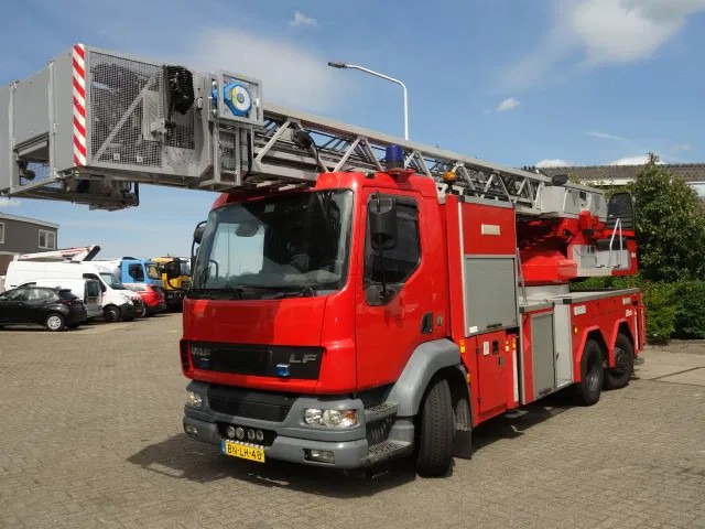 DAF LF 55.250 METZ 30 meter - Carro de bombeiro: foto 2 DAF LF 55.250 METZ 30 meter - Carro de bombeiro: foto 2