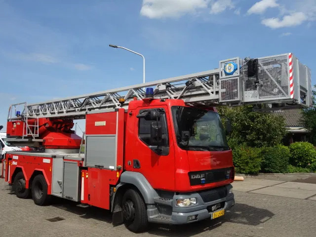 DAF LF 55.250 METZ 30 meter - Carro de bombeiro: foto 4 DAF LF 55.250 METZ 30 meter - Carro de bombeiro: foto 4